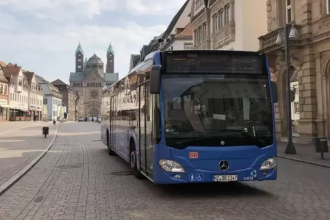 Pausieren derzeit streikbedingt: Busfahrten in der Maximilianstraße. 