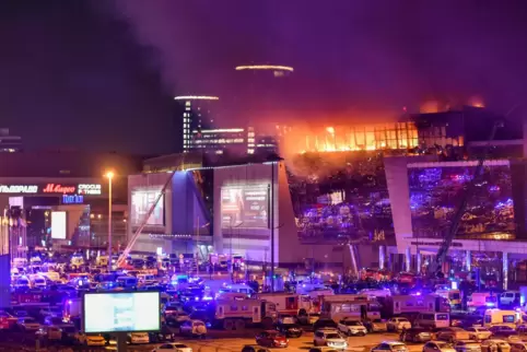 Der Ort des Anschlags am Freitagabend: Das Feuer in der Konzerthalle bei Moskau soll durch Molotowcocktails der Attentäter entst