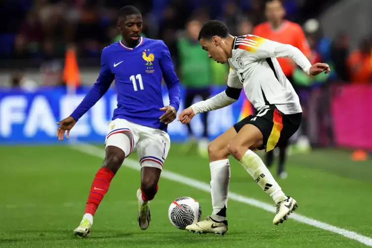 AnsprechendSicher am Ball und mit der Vorlage zum 2:0: Jamal Musiala. Auch gegen Frankreichs Ousmane Dembel&eacute; sah die deutsche Nu