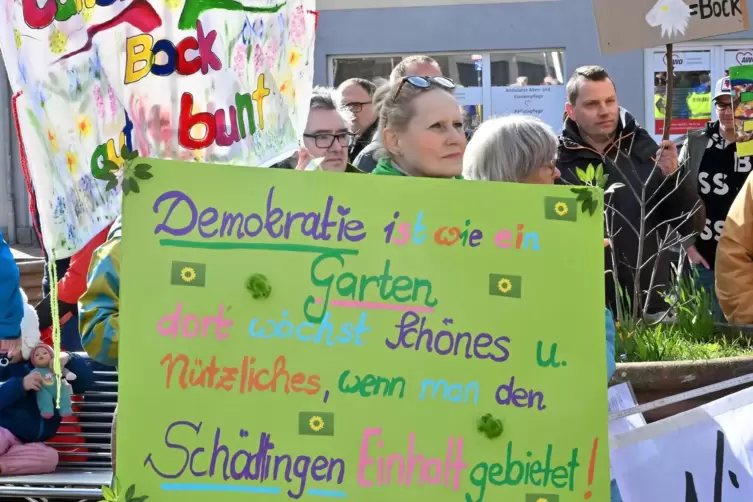 Deutliche Worte auf den Plakaten. 