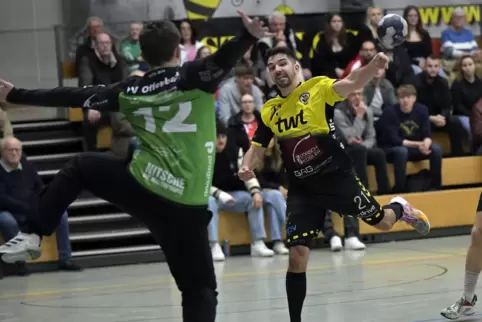 Auftakt: Emanuel Novo erzielt das 1:0 für die VTV Mundenheim.
