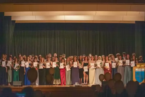 Die Schulabgänger der Integrierten Gesamtschule Deidesheim/Wachenheim. 