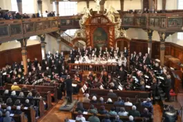 Viel Personal: Orchester und Chöre bei der Aufführung in der Dreifaltigkeitskirche.