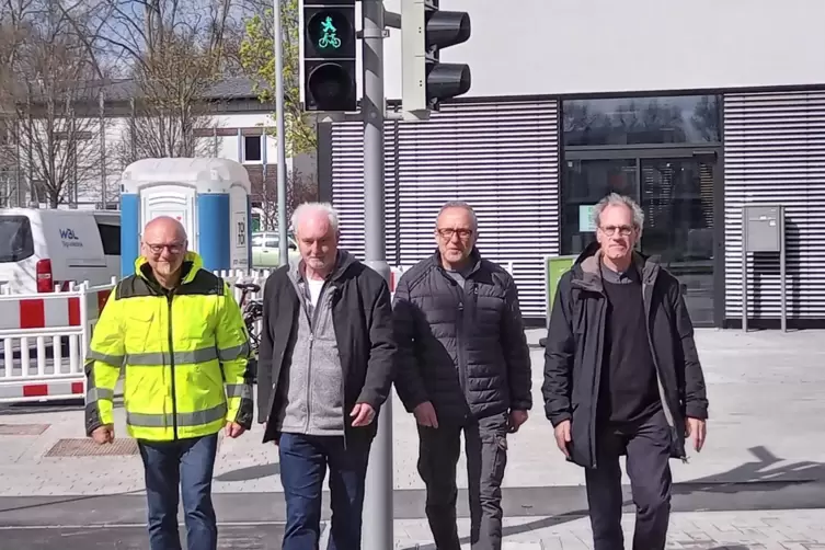 In Betrieb genommen: die neue Fußgängerquerung in der Rheinallee. 
