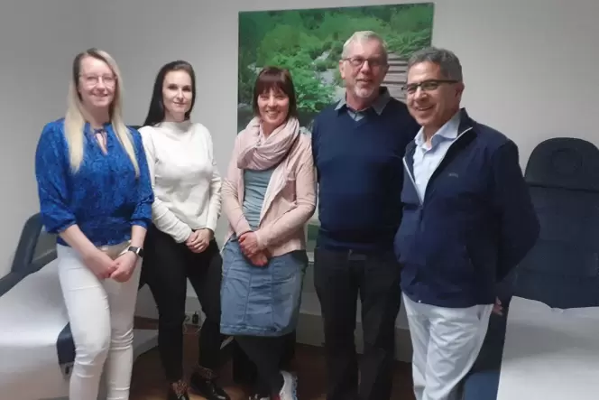 Das Ärzteteam des MVZ Frauenärzte Felsenland. Von links: Lisa Demmere, Sarah Lehmann, Barbara Schwehm, Peter Schwehm und Hamid H Das Ärzteteam des MVZ Frauenärzte Felsenland. Von links: Lisa Demmere, Sarah Lehmann, Barbara Schwehm, Peter Schwehm und Hamid H