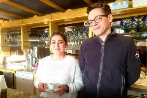 Gülcan und Paolo Vendrame (im Bild) öffnen gemeinsam mit Paolos Bruder Fabio Vendrame das Eiscafé Dolomiti in Waldfischbach wied