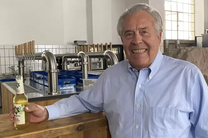 Vor Ostern darf das Bier auch mal alkoholfrei sein: Richard Weber mit 80 Jahren in der Karlsberg-Brauerei.
