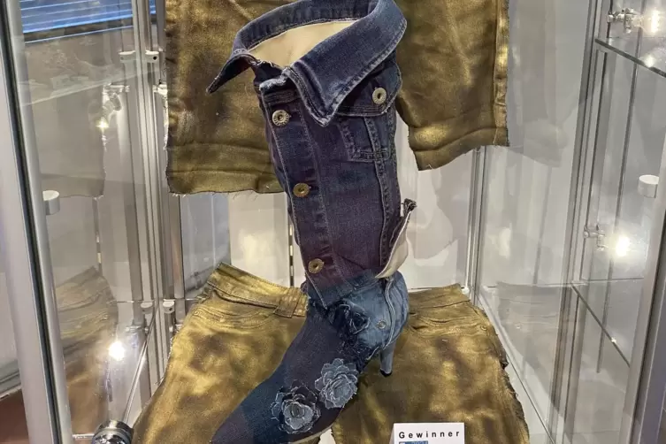 Mit ihrem &bdquo;Denim Cameleon&ldquo; &uuml;berzeugte Marielle Lazan die Jury.