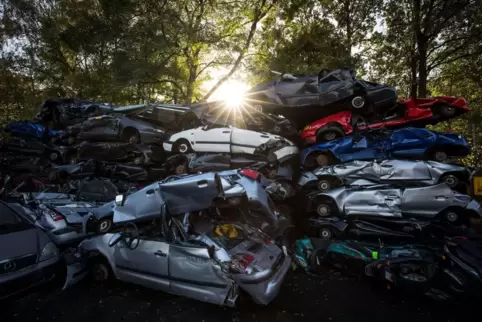 Schöner Schrott: So werden Auto-Abfälle zu Accessoires