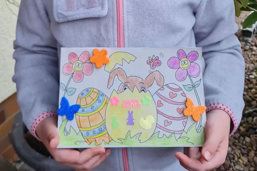 Anna-Lena Böhmer, 8 Jahre alt, aus Morschheim hat ein Osterhäschen gemalt.