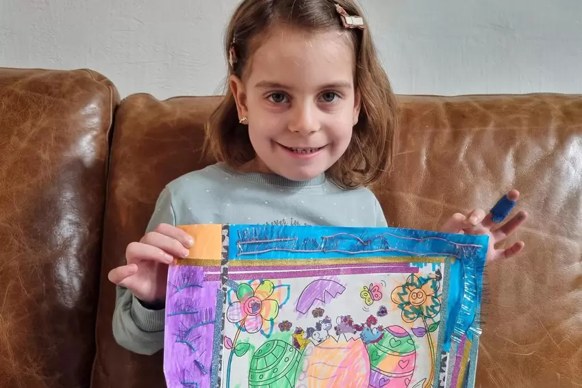 Julia Christ, 4 Jahre alt, Niederwiesen, hat »schlüpfende Einhörner « für Nils Nager gemalt.