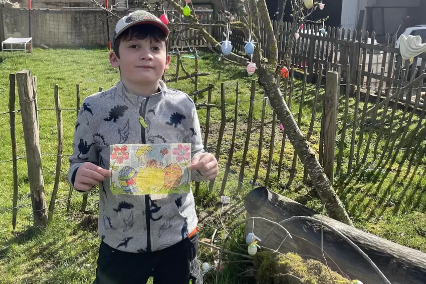 Marlon Höhn, Ilbesheim, 6 Jahre, auf hat im Garten schon ein Osternest gebaut.