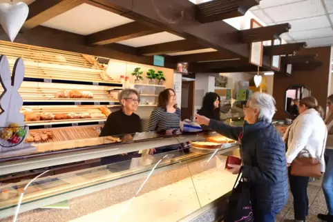 Ausverkauf bei Familie Stöbener. Die Traditionsbäckerei war ein Dorftreffpunkt und bei Kunden aus der ganzen Südpfalz beliebt. 