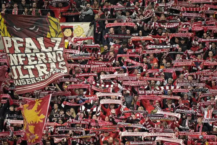 Der Traum lebt: Der FCK und seine Fans wollen ins Pokalfinale. 