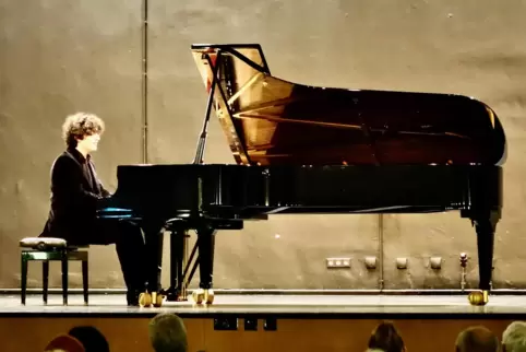 Der 21-jährige russische Pianist Roman Borisov überzeugt beim Homburger Meisterkonzert. 