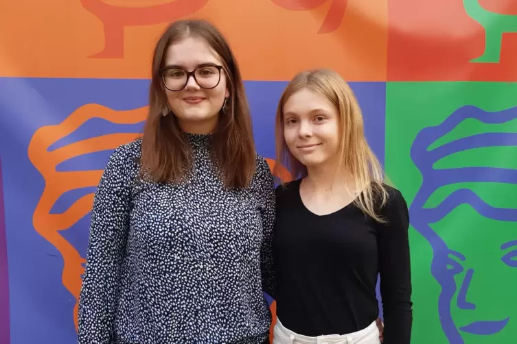 Haben sich bei ihren Projekten im Ausland selbst neu kennengelernt: die Abiturientinnen Annalena Vierling (links) und Emilia Nöl