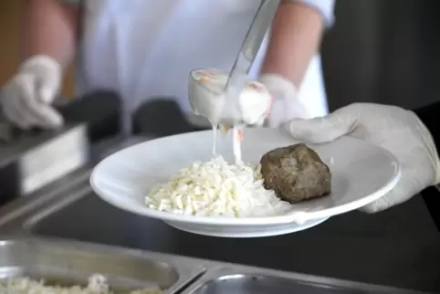 Beim umstrittenen Mensaprojekt für die Pestalozzischule geht es nur um eine Ausgabeküche. Vor Ort gekocht wird nicht. 
