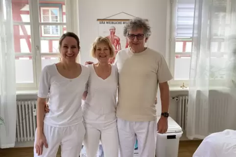 Nora Sammet, Renate Bruckmann und Tilo Mörgen in ihrer neuen Praxis in der Neustadter Hauptstraße.