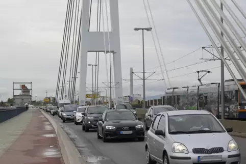 Die Schumacher-Brücke wird für neun Wochen saniert.