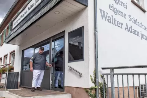 Wie kriegen die Fleischer ihre Probleme in den Griff? Walter Adam macht seine Metzgerei künftig einen halben Tag pro Woche zu. 