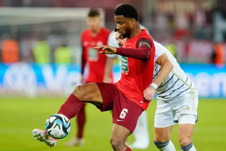 Almamy Tour&eacute; erzielte das 2:0 gegen den 1. FC Saarbr&uuml;cken. 
