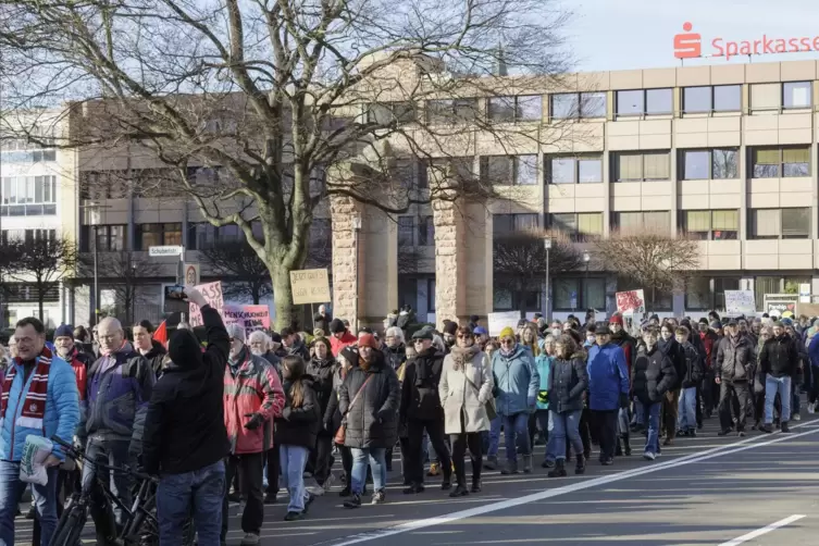 Zur ersten Demo des Bündnisses Kaiserslautern gegen rechts kamen im Januar etwa 6000 Menschen. 