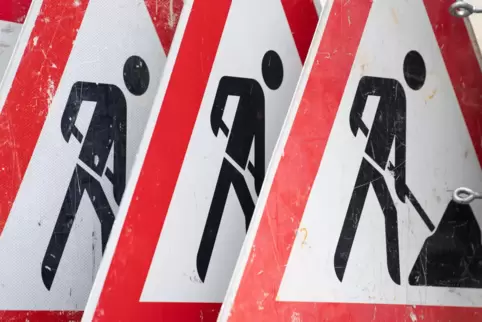 Die Schilder und Straßenbaustellen kennt jeder. Aber was spielt sich hinter den Kulissen ab? Einblicke möglich.