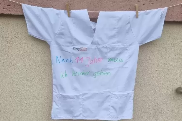 Die Mitarbeiter der Tagespflege protestieren gegen die Schlie&szlig;ung. 