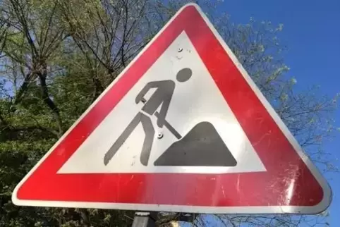 Die Entwässerungseinrichtung im Bankett- und Böschungsbereich wird saniert. 