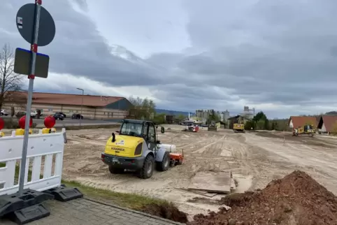 Das Baugelände. Links ist der Wasgau-Markt zu sehen.