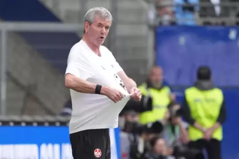 Ist sinnbildlich bereit, sein letztes Hemd zu geben: FCK-Coach Friedhelm Funkel. 