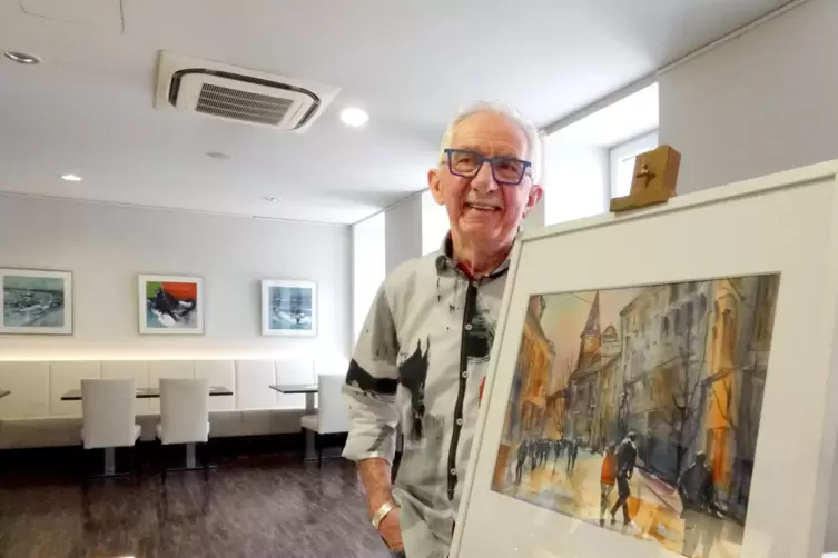 Aquarellist Peter Simonis aus Queidersbach mit dem Blatt „Kaiserslautern“. 