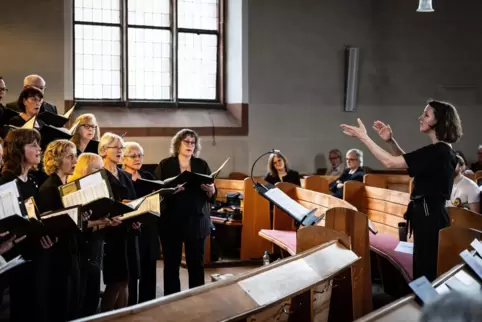 Beeindruckend war das, was der Zweibrücker Kammerchor in der Ixheimer Friedenskirche unter der Leitung von Dorothea Jakob sang.