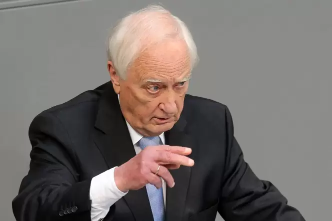Heinrich August Winkler hielt am 8. Mai 2015 während einer Gedenkstunde im Deutschen Bundestag zum Ende des Zweiten Weltkriegs v Heinrich August Winkler hielt am 8. Mai 2015 während einer Gedenkstunde im Deutschen Bundestag zum Ende des Zweiten Weltkriegs v