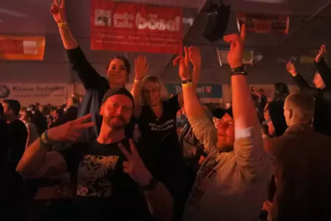 Sind gut für den Bockenheimer Haushalt: Feierfreudige Gäste beim Winzerfest. 