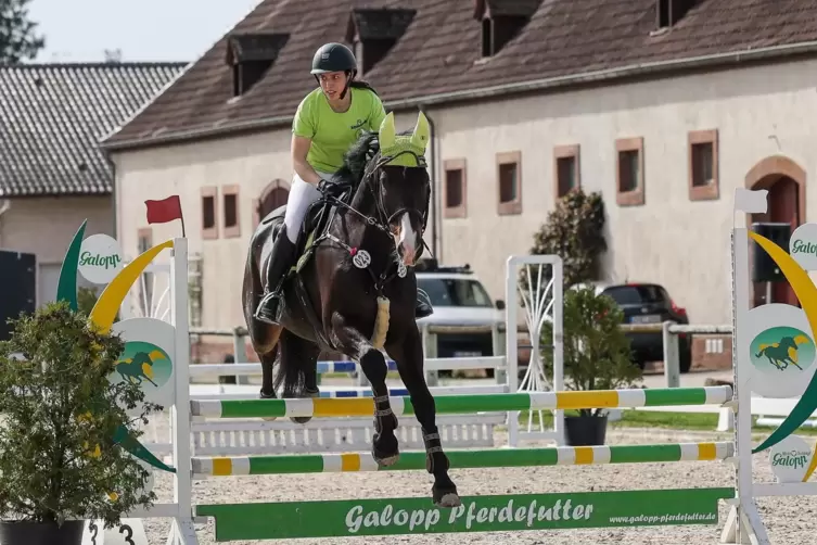 Bei beiden Team-Entscheidungen schnellste Zweibr&uuml;ckerin: Karolin Philipp mit Ulapalu. 
