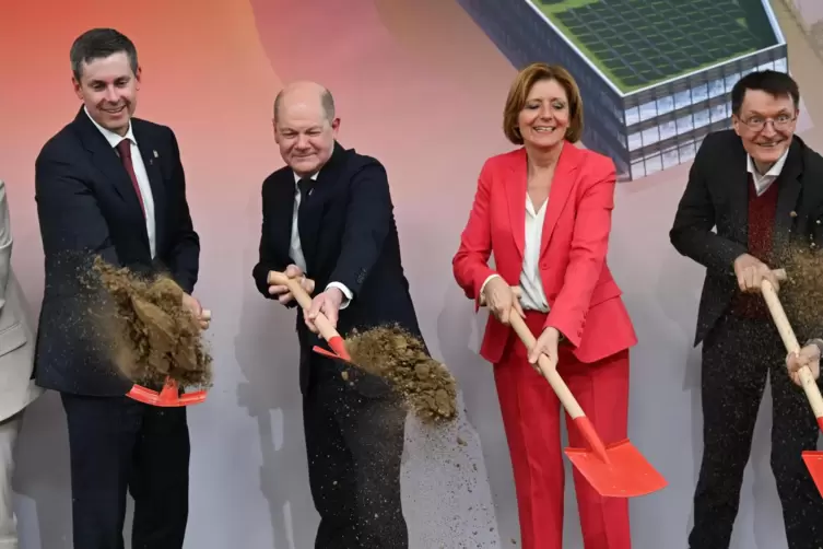 Bundeskanzler Olaf Scholz, Ministerpräsidentin Malu Dreyer, Bundesgesundheitsminister Karl Lauterbach und (nicht im Bild) Bildun
