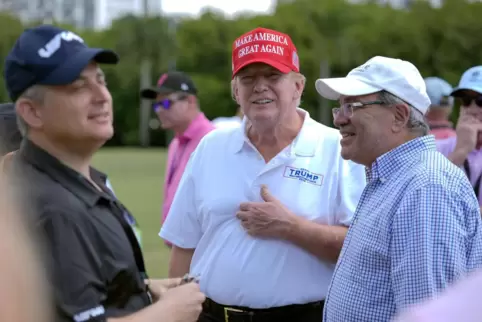 Was auch noch gegen die Mütze spricht : Basecap-Träger Trump. Was auch noch gegen die Mütze spricht : Basecap-Träger Trump.