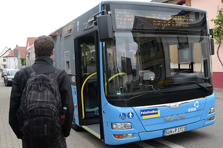 Bus statt Auto: Der Umstieg auf öffentliche Verkehrsmittel fällt vielen noch schwer. 