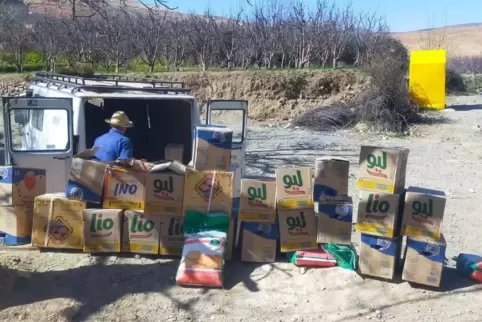 Drei Tonnen Lebensmittel wie Mehl und Linsen haben die Erdbeben-Opfer erreicht. 