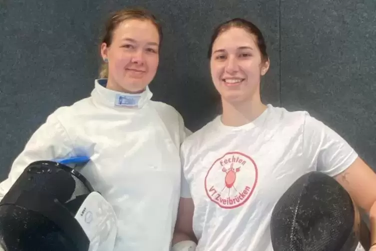 Auch die VTZ-Fechterinnen Svenja Voigt (links) und Mariana Freitas de Oliveira traten beim Margarete-Uthardt-Degen-Fechtturnier 
