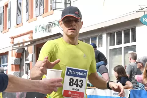 Die Stiftung des Landkreises übernimmt unter anderem das Preisgeld für die Ehrenpreise beim Marathon Deutsche Weinstraße: 4000 E