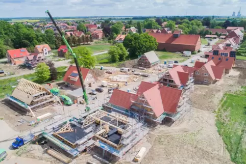 Unter dem Rückgang der Bautätigkeit wegen gestiegener Gesamtkosten leiden weite Teile des Handwerks. 