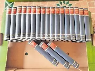 20 Bände Bertelsmann Universal Lexikon, aus 1989, sehr gut erhalten, interessant und dekorativ, 40 Euro