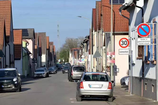 Germersheimer Straße: Wegen Lärmschutz gilt hier seit Kurzem Tempo 30.