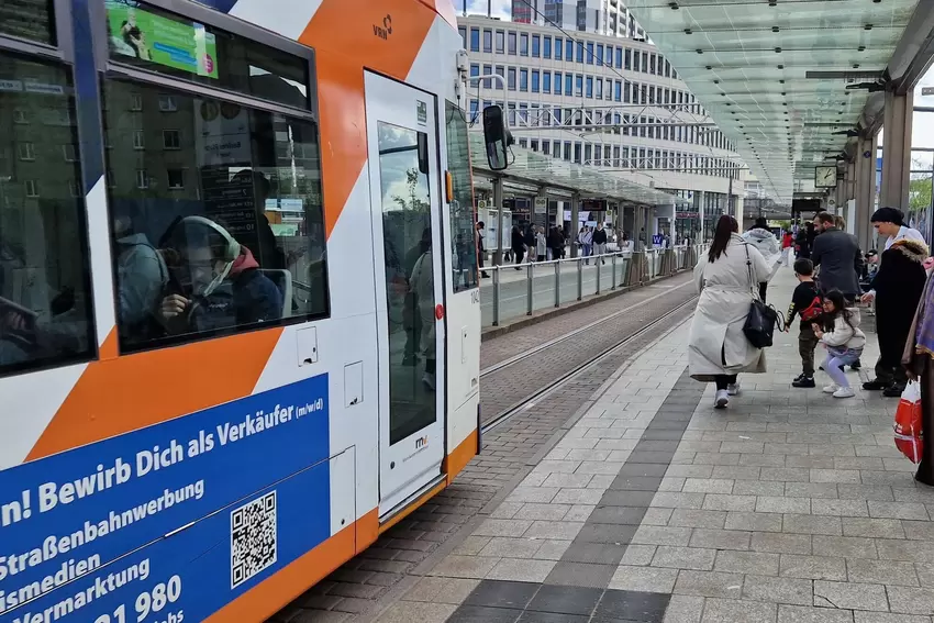 40.000 Passanten täglich: Nahverkehrsknotenpunkt Berliner Platz.