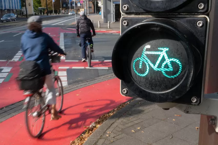 Eine »grüne Welle« für Radler soll der unter der Hochstraße Süd geplante Radschnellweg garantieren.