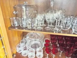 (6-teilig, Kristall, Nachtmann), Gläser auch als Wassergläser zu benutzen, 40,-€ Bowle-Service (modern), 35,-€
