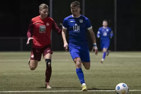Früher ein Armine, jetzt in Mechtersheim: Mark Knäblein im Spiel gegen den FCK II.