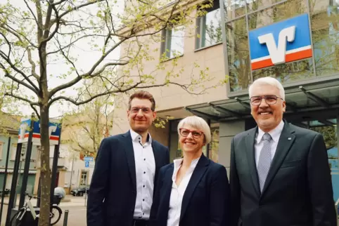 Stefan Langer (links) übernimmt zum Jahresende bei der VR Bank Mittelhaardt die Position von Vorstand Thomas Schutt (rechts). Da